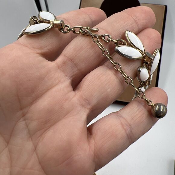 Vintage Designer Signed Trifari Milk Glass Gold Tone Necklace 17" Adjustable - Picture 4 of 5